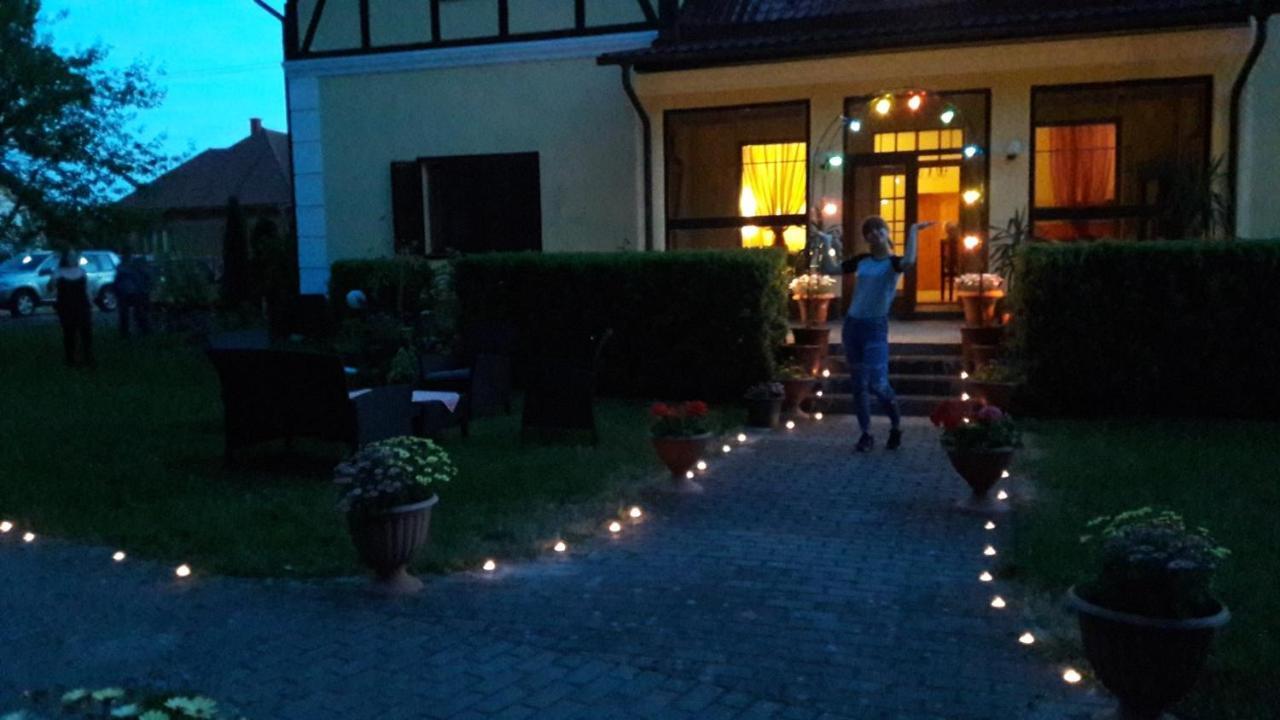 Penzion Pod Orechom Turčianske Teplice Esterno foto